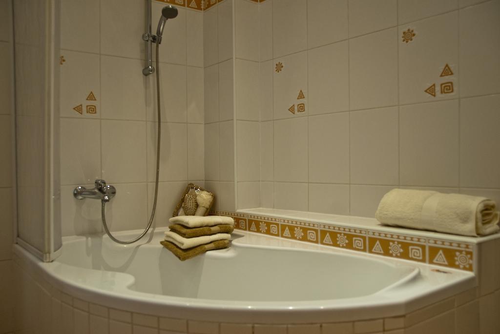 Apartman U Kolonady Karlovy Vary Szoba fotó